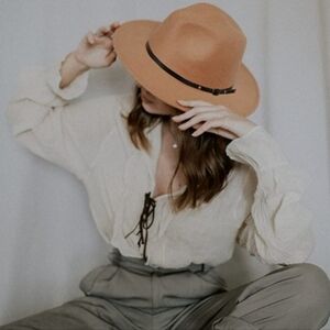 Lisianthus Women Belt Buckle Fedora Hat Camel